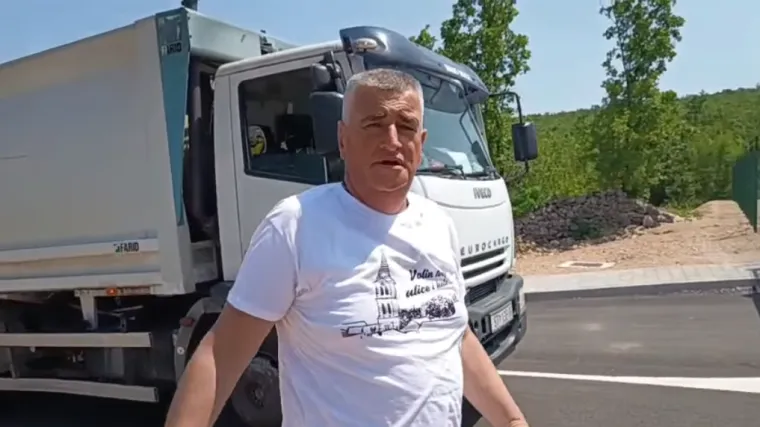 Miro Bulj s četiri kamiona punih smeća krenuo u Split: 'Idemo ravno isprid Županije!'