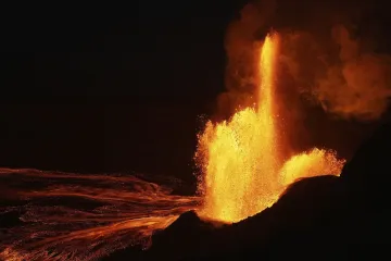 Pogledajte kako je izgledala erupcija vulkana Kilauea: Lava je šikljala 305 metara u zrak!