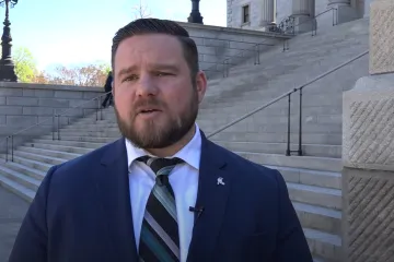 Pronađen video: Političar se snimio seksualni odnos s tri maloljetne djevojke