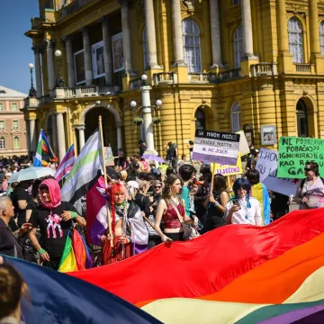 Boje se, ali ne žele biti nevidljivi pa su Zagreb obojali duginim bojama: 'Tužno i razočaravajuće...'