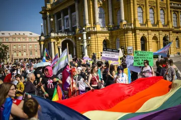 Boje se, ali ne žele biti nevidljivi pa su Zagreb obojali duginim bojama: 'Tužno i razočaravajuće...'