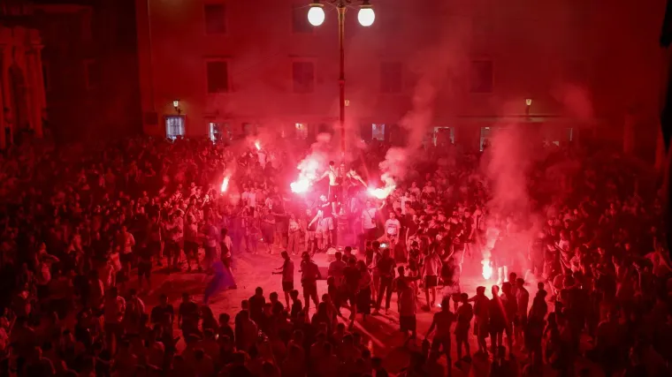 Ludnica u Zadru na dočeku prvaka: Gorio je Narodni trg, a nećete vjerovati gdje su se majstori popeli