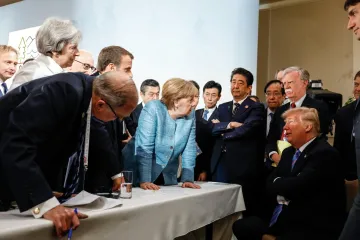 Sjećate se fotke iz 2018. sa samita G7? Svi stoje, Trump sjedi, prekrižio ruke: Sutra se lideri opet nalaze