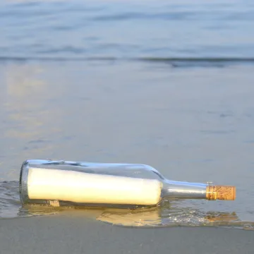 Djevojčica na plaži pronašla papir u boci: Sadržaj poruke iznenadio cijelu obitelj