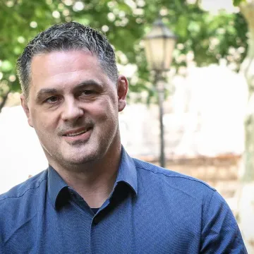Kosta Kostanjević pušten iz istražnog zatvora: Podnio neopozivu ostavku