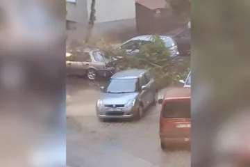 Zastrašujuće snimke nevremena: Nijemca skoro ubila munja, u hororu u Rovinju šestero ozlijeđenih