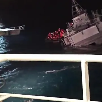 Brod Melita tone ispred zadarskih Kolovara, stigli su i vatrogasci