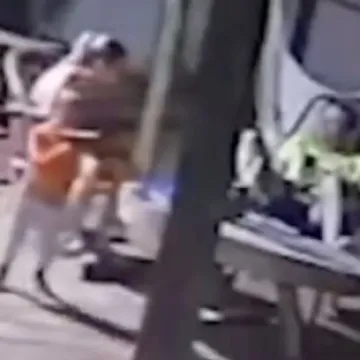 Dječak (2) se igrao tatinim pištoljem pa ubio majku: Objavljena snimka strave