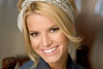 Bila je san svakog muškarca, ali alkohol ju je uništio: Kako je izgledao vrtoglavi pad Jessice Simpson?