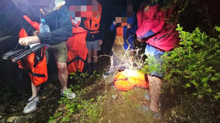 Nevrijeme nasukalo brodicu na Lošinju: HGSS-ovci spasili pet stranih državljana