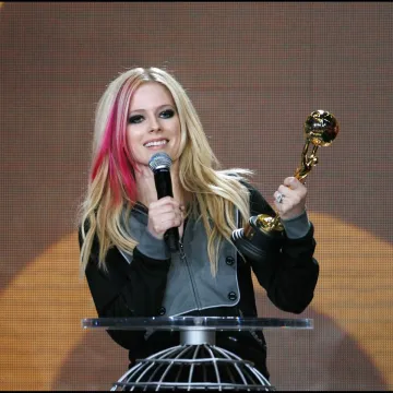 Svi su htjeli biti Avril Lavigne: Gdje je zvijezda za koju kruže teorije zavjere da je mrtva?