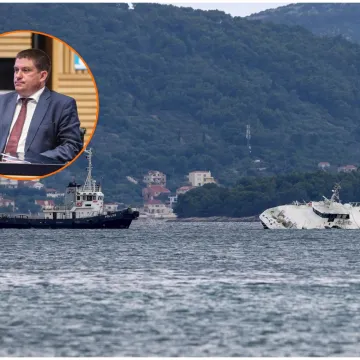 Butković se oglasio o havariji katamarana kod Zadra: 'Pokušavaju ga stabilizirati'