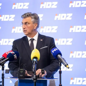 Sjednica vrha HDZ-a u poznatom zagrebačkom hotelu: Plenković izlazi pred novinare