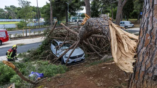 Potopljene brodice, uništeni kampovi i deseci automobila: Pogledajte zastrašujuće scene