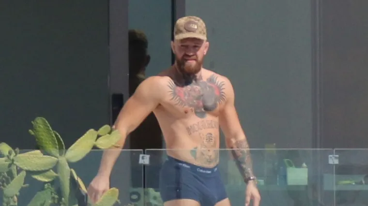 Divlji McGregor: Umjesto borbe u UFC-u, dijeli udarce u noćnom klubu!