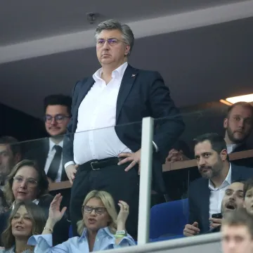Jeste li prijemijetili koliko se Plenković promijenio: Pogledajte kako je izgledao prije 6 mjeseci a kako sada