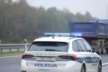 Tragedija u blizini Gračaca: Jedna osoba poginula u sudaru motora i auta