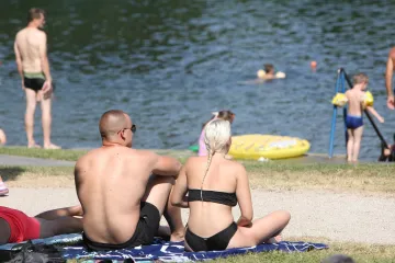 Danas toplije, tek ponegdje koji oblak, temperature debelo iznad 30!