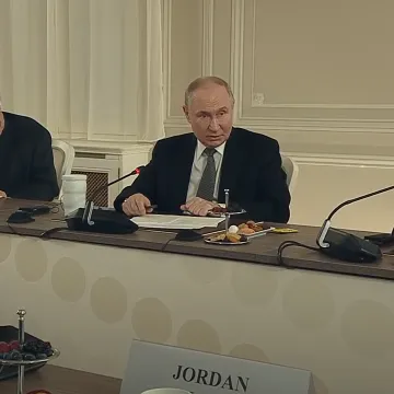 Novinarski izvori: 'Trump je odobrio napad na Iran' Putin sazvao konferenciju