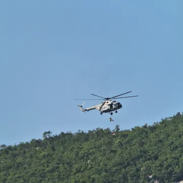 Velika akcija spašavanja: MORH i HGSS spasili turistikinju na Biokovu, prevezena je na hitnu