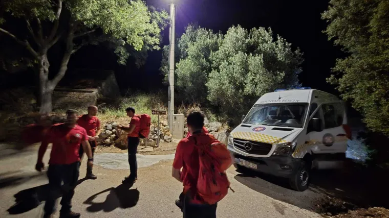 Velika akcija spašavanja: MORH i HGSS spasili turistikinju na Biokovu, prevezena je na hitnu