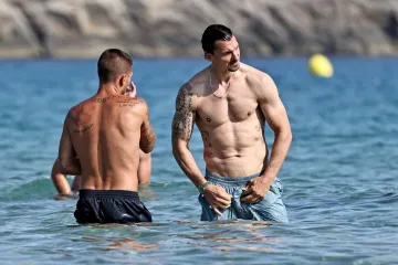Ibrahimović pokazao isklesano tijelo u 44. godini, a poglede privlačila i supruga bivšeg suigrača