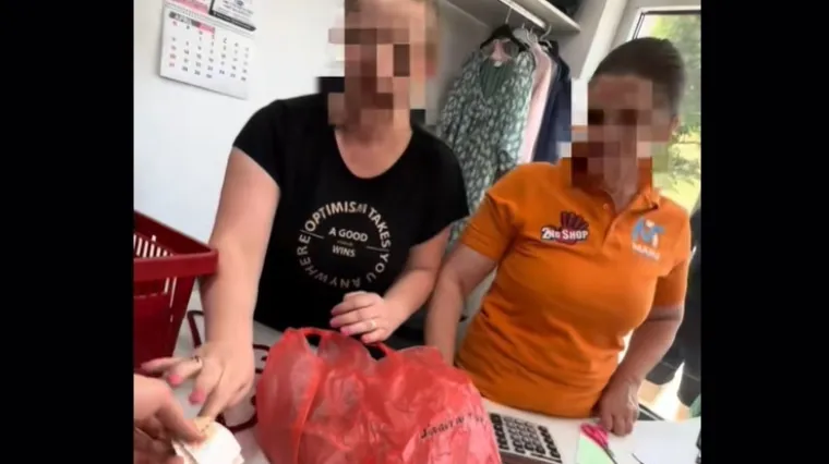 U Njemačkoj donirao tenisice, u Cazinu ih kupio natrag za 10 eura: Prošle i kroz Hrvatsku!