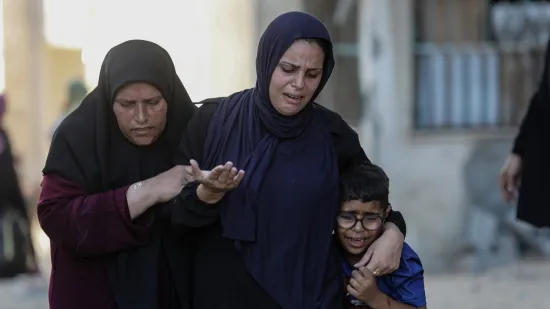 Umiru u tišini: Dok svijet gleda Iran, njihova djeca gladuju i nestaju u ruševinama
