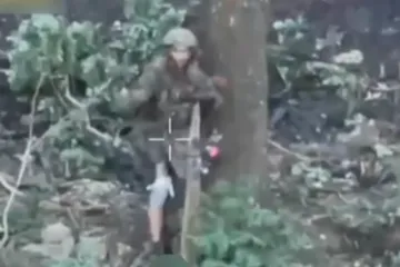 Nesvakidašnja snimka Ukrajinaca: Pogledajte što je dron napravio ruskom vojniku