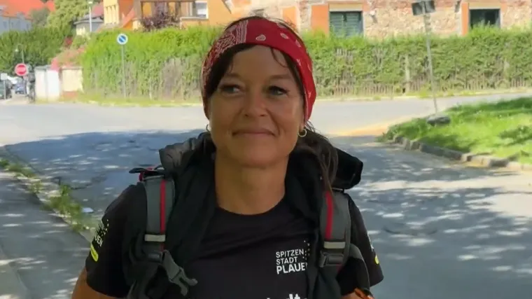 Žena srušila rekord u non-stop hodanju, pazite koliko je pješačila: 'Ovo su mi sretne cipele'