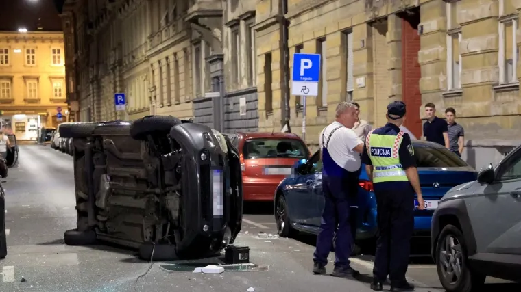 Strava u centru Zagreba: Zabio se u pet vozila, iz automobila mu ispala boca alkohola?