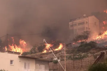 Izbio novi požar u Dalmaciji, gori i Vruja: 'Nemamo kontrolu, sve je ugroženo!'
