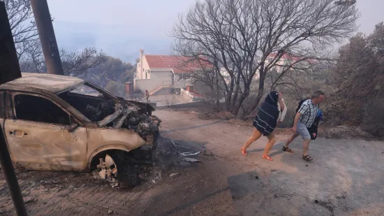 Vatrena stihija kod Makarske: Kuće i vozila u pepelu, policija traga za piromanima na quadovima?