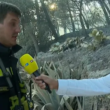Vatrogasac otkrio dramatične detalje s požarišta: 'Spremni smo za noć, očekuje se jačanje bure'