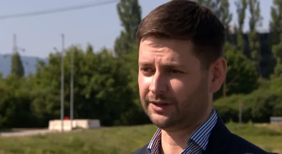 Kad ne ide uz saveznike, do većine se dolazi uz ruke 'protivnika'