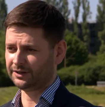 Kad ne ide uz saveznike, do većine se dolazi uz ruke 'protivnika'