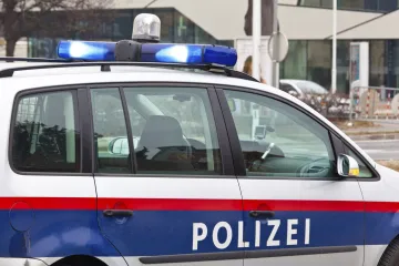 Autobus pun turista zakucao se u kamion: Vozač ostao priklješten, izvlačili ga vatrogasci