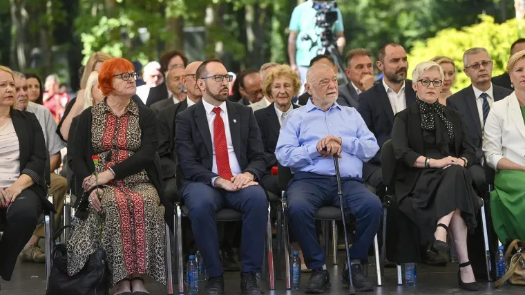 Obilježava li se Dan antifašističke borbe tek reda radi? U šumi u Brezovici manje ljudi nego inače