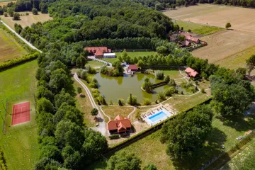 Za stolom u Sisačko-moslavačkoj županiji: Tradicija, okusi i čaša vina koja miriše na zavičaj