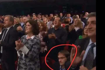Svi ustali na Thompsonov hit, osim njega: 'Bože, kakvi likovi uzdišu zrak...'