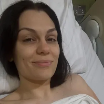 Teški dani za pjevačicu (37): Bila na operaciji zbog raka, oglasila se iz bolnice