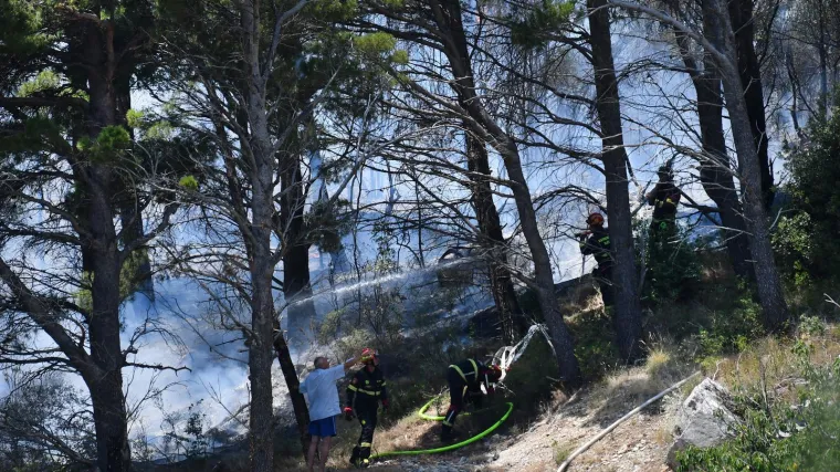 Gorjelo na jugu Dalmacije! Buktinja se širila iznad naselja: 'Opet je netko palio'