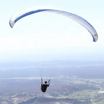 Pad paraglajdera na Pelješcu: Pilot teško ozlijeđen, dignut helikopter