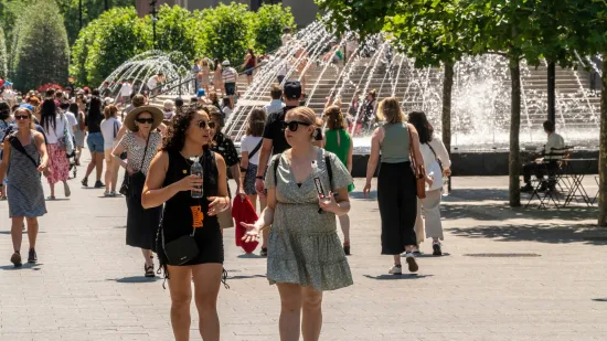Paklena vrućina u Americi: Central Park se peče na 37°C, vlakovi kasne, turisti bježe