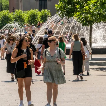 Paklena vrućina u Americi: Central Park se peče na 37°C, vlakovi kasne, turisti bježe