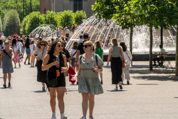 Paklena vrućina u Americi: Central Park se peče na 37°C, vlakovi kasne, turisti bježe