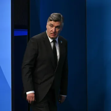 Pogledajte s kojom dvojicom je Milanović pozirao na NATO samitu: 'Nisam dobro, vučem koronu'