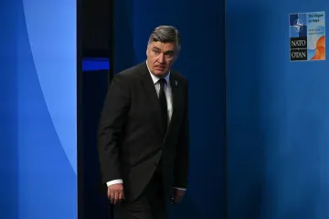 Pogledajte s kojom dvojicom je Milanović pozirao na NATO samitu: 'Nisam dobro, vučem koronu'