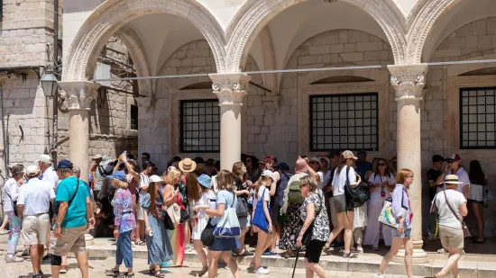 Dva restorana ilegalno proširila terase u Dubrovniku: Pogledajte kakva ih je kazna snašla