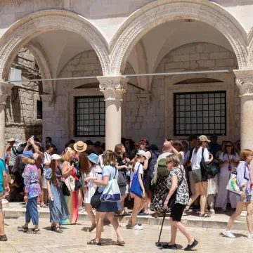 Dva restorana ilegalno proširila terase u Dubrovniku: Pogledajte kakva ih je kazna snašla